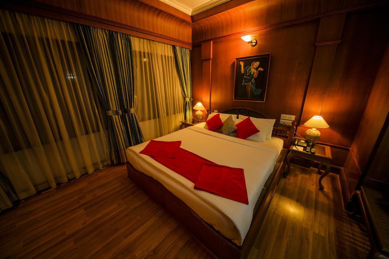 Hotel The Renai Cochin à Kochi Extérieur photo