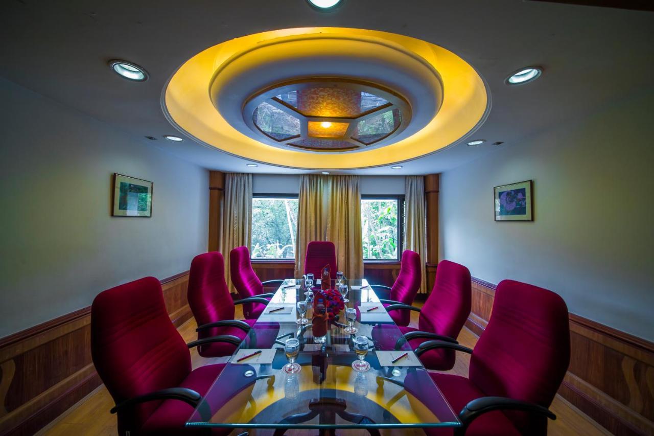 Hotel The Renai Cochin à Kochi Extérieur photo