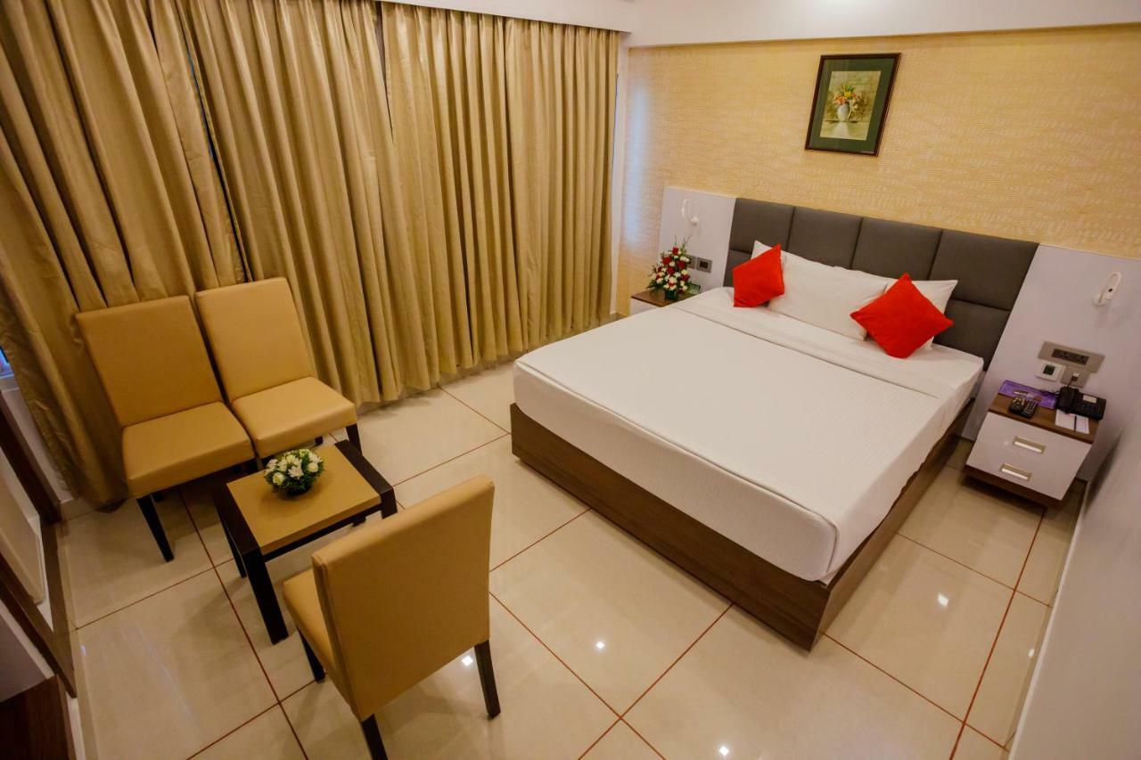Hotel The Renai Cochin à Kochi Extérieur photo