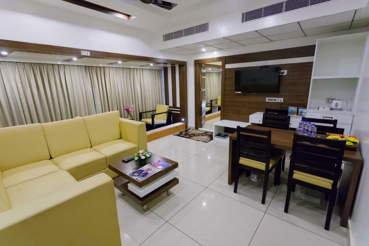 Hotel The Renai Cochin à Kochi Extérieur photo